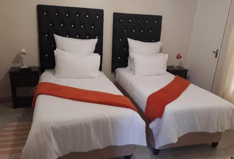 バス共有のスタンダードルーム, Revival Guest House