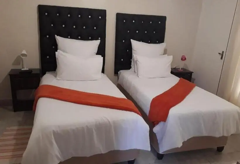 バス共有のスタンダードルーム, Revival Guest House