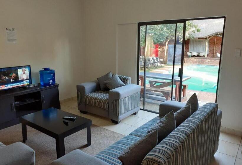 バス共有のスタンダードルーム, Revival Guest House