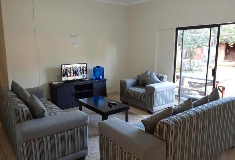 バス共有のスタンダードルーム, Revival Guest House