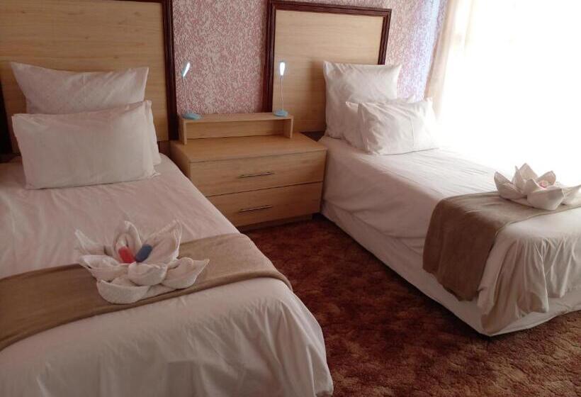Номер Стандарт Совместная Ванная, Revival Guest House