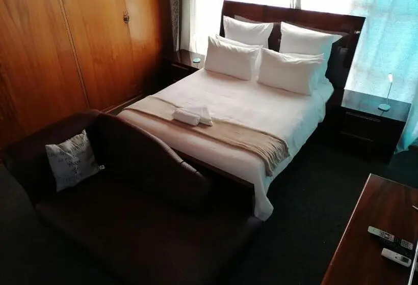 キングサイズベッドのデラックスルーム, Revival Guest House