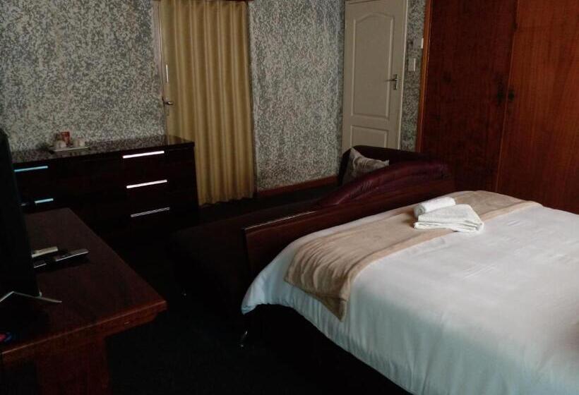 キングサイズベッドのデラックスルーム, Revival Guest House