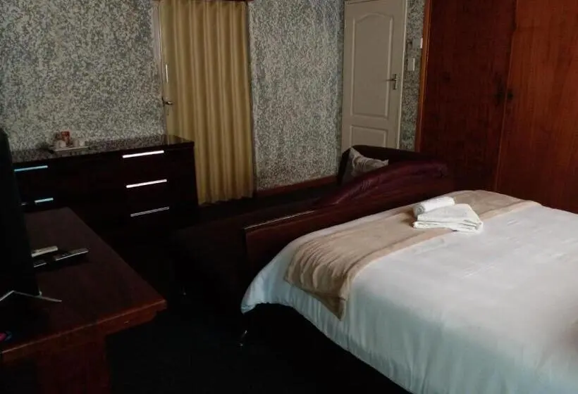 キングサイズベッドのデラックスルーム, Revival Guest House