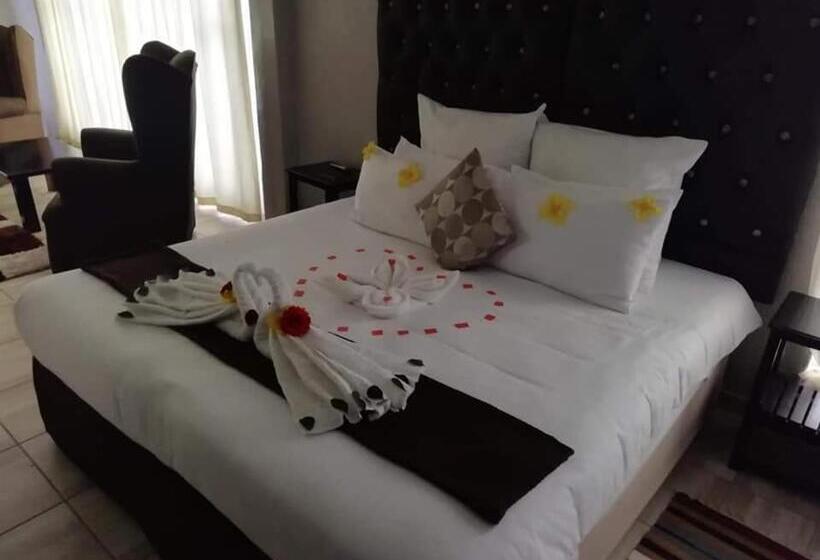 Номер Deluxe Кровать Кинг, Revival Guest House