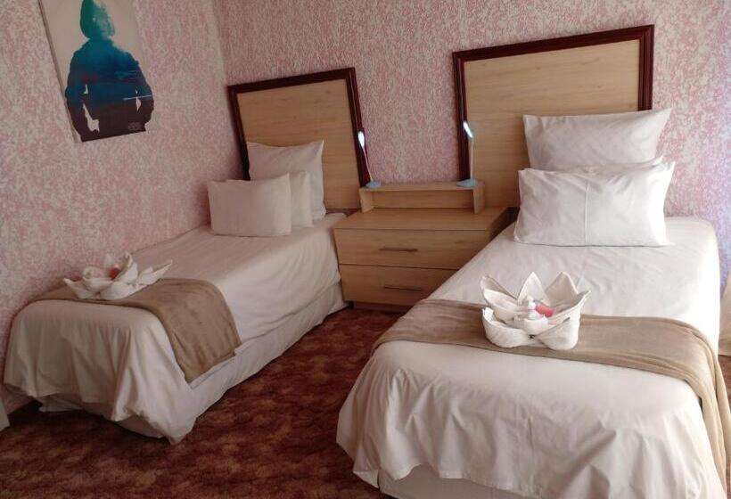 バス共有のスタンダードルーム, Revival Guest House