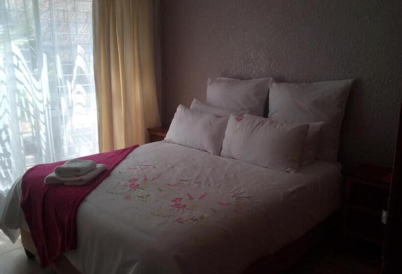 バス共有のスタンダードルーム, Revival Guest House