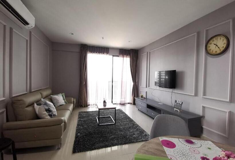 סטודיו דלוקס, Studio Apartment With Balcony By Host Assist I City