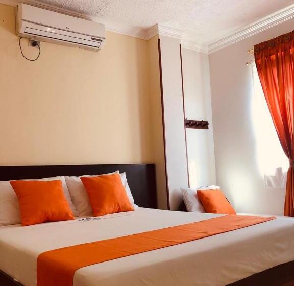 غرفة قياسية ثلاثية, Carare Plaza