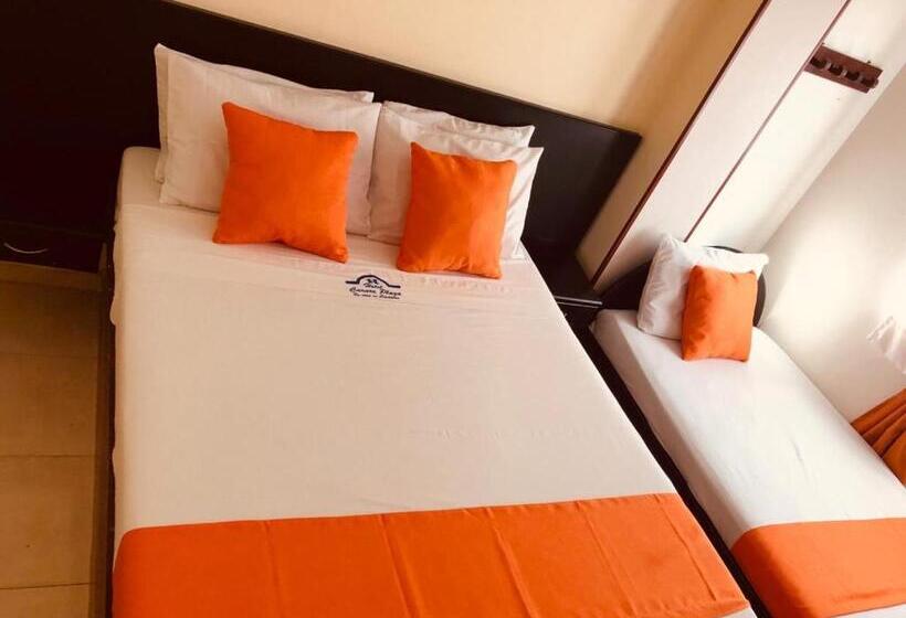 غرفة قياسية ثلاثية, Carare Plaza