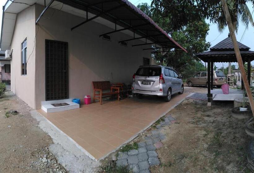 חדר סופריור לשלושה, Roomstay Aqilah Pasir Puteh Kelantan