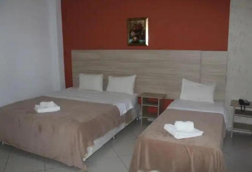 اتاق کلاسیک سه تخته, Santa Maria