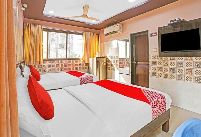اتاق کلاسیک سه تخته, Oyo Flagship Hotel Pakeeza