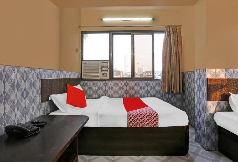 اتاق کلاسیک سه تخته, Oyo Flagship Hotel Pakeeza