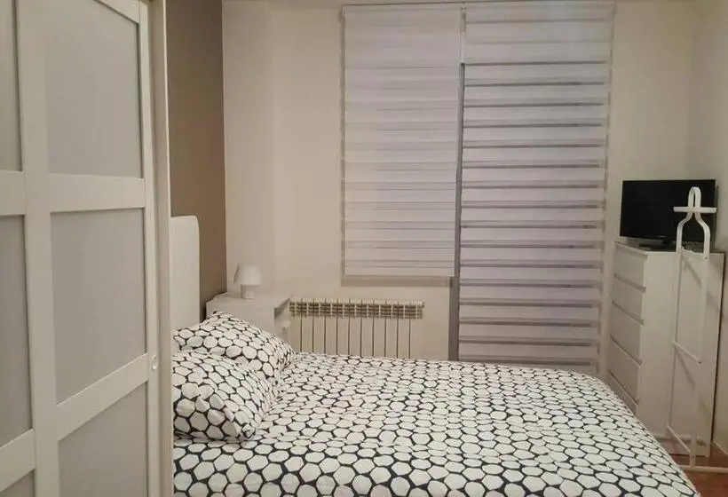 スタンダードルーム, Piso En La Ruta Del Románico