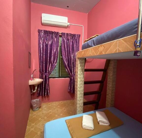 غرفة قياسية ثلاثية, Rumah Hentian Ayah