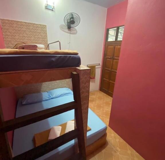 غرفة قياسية ثلاثية, Rumah Hentian Ayah