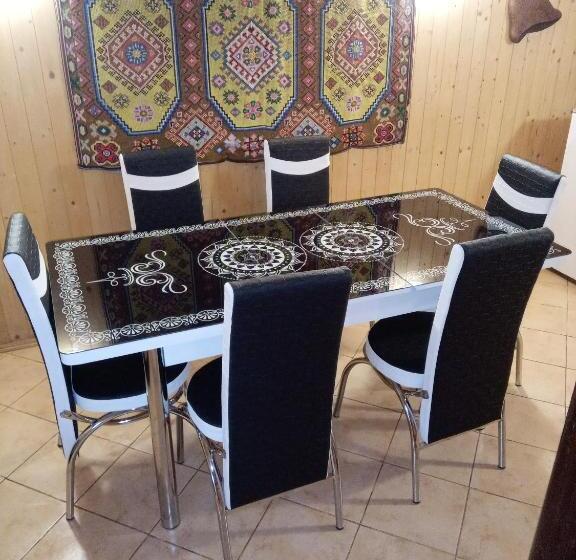 شاليه غرفة نوم واحدة, Sadyba U Vani