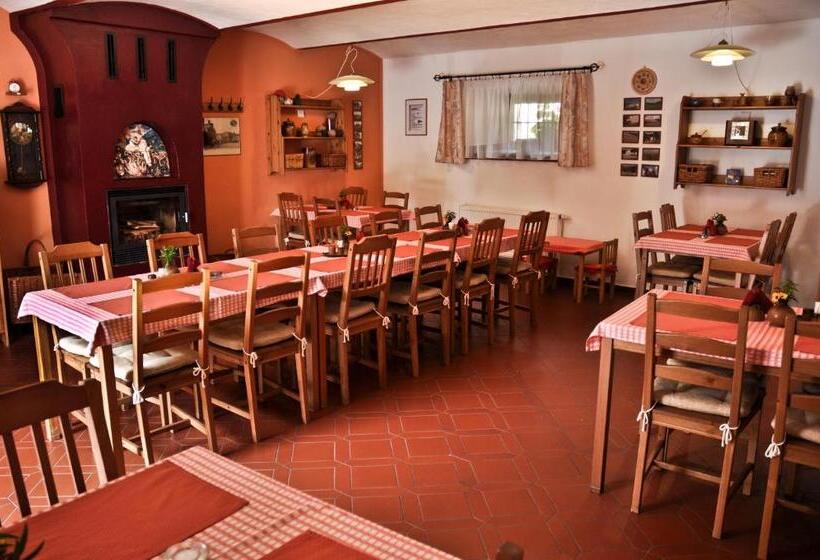 غرفة قياسية ثلاثية, Pension U Lípy