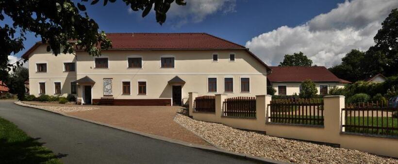 غرفة قياسية ثلاثية, Pension U Lípy