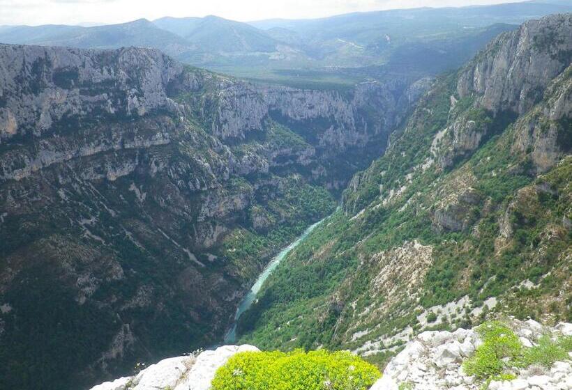 Номер Стандарт Вид на Бассейн, La Mordorée