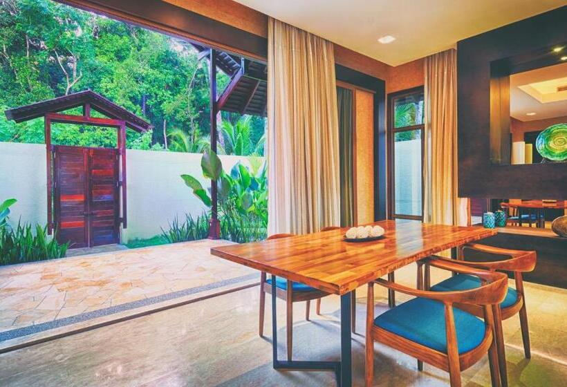 וילה עם חדר שינה אחד ובריכת שחיה, Borneo Eagle Resort