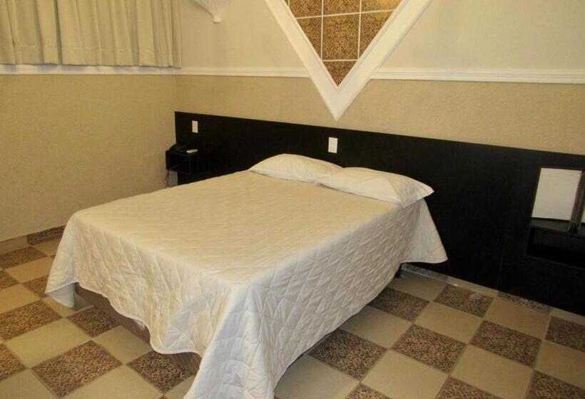 غرفة قياسية ثلاثية, Estoril Garden & Restaurante