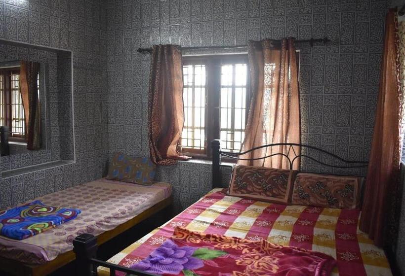 Номер Стандарт Трехместный, Sri Nandha Luxury Comforts