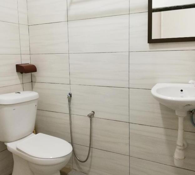 غرفة قياسية ثلاثية, Tai Wah