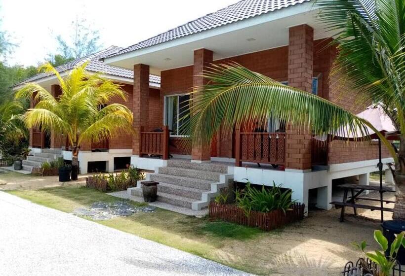 Номер Deluxe Вид на Бассейн, Casa Tanjung Jara