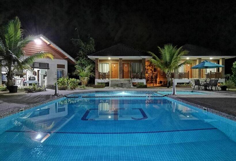 غرفة ديلوكس مطلة على حمام السباحة, Casa Tanjung Jara