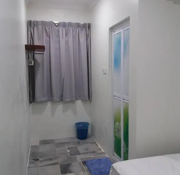 スタンダードトリプルルーム, Js Guest House Air Putih