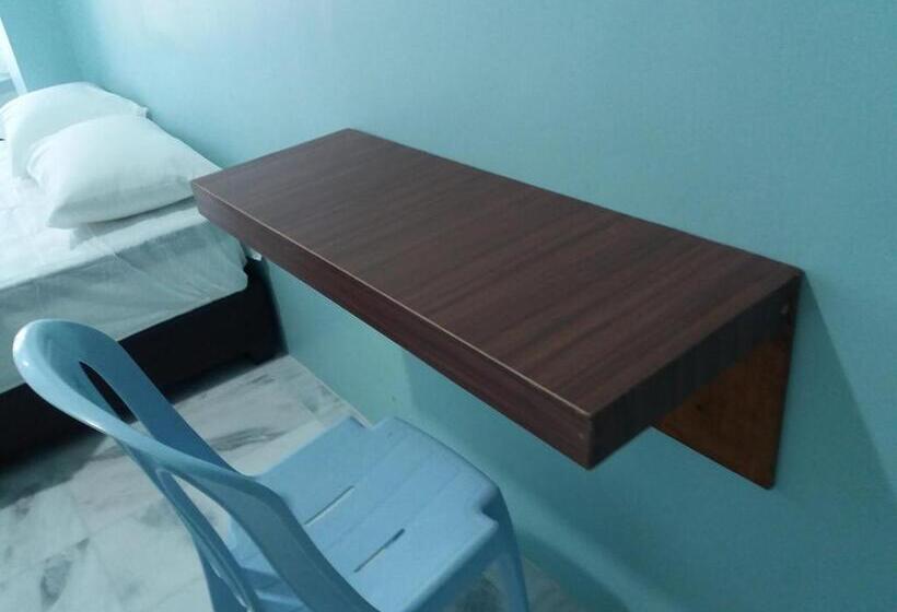 غرفة قياسية ثلاثية, Js Homestay Air Putih