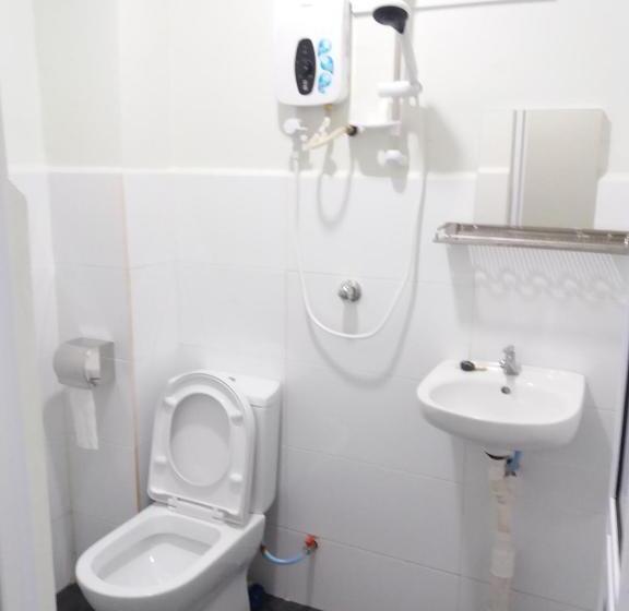 غرفة قياسية رباعية, Js Homestay Air Putih