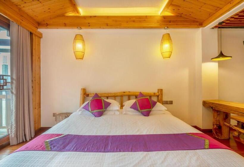 Superior Room King Size Bed, Ridge Inn