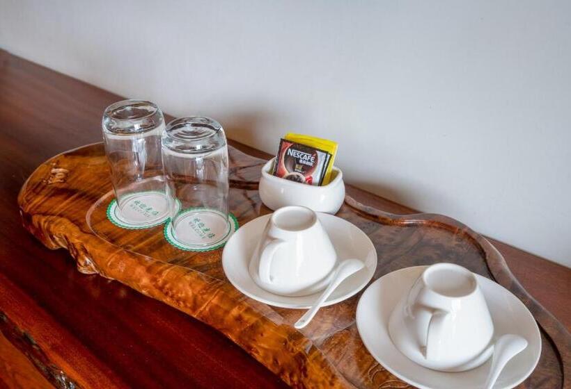 Deluxe Room, Ridge Inn