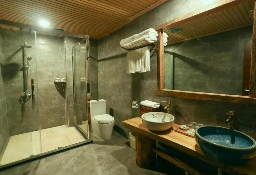 Perhesviitti, Ridge Inn