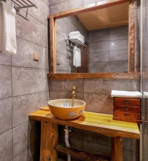 Deluxe Room, Ridge Inn