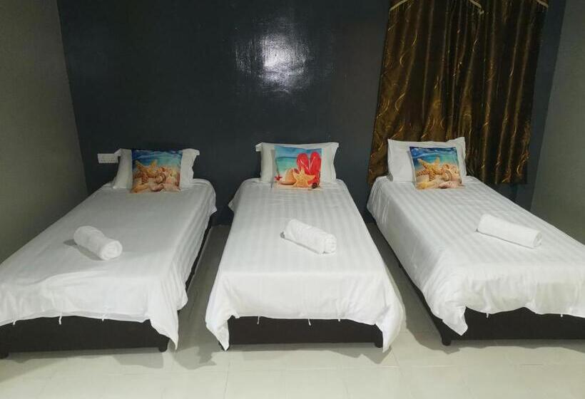 חדר סופריור לשלושה, Riverbank Dungun Guesthouse & Cafe