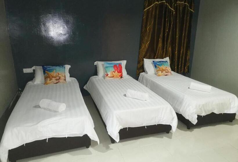 חדר סופריור לשלושה, Riverbank Dungun Guesthouse & Cafe