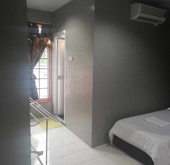 חדר סופריור לשלושה, Riverbank Dungun Guesthouse & Cafe