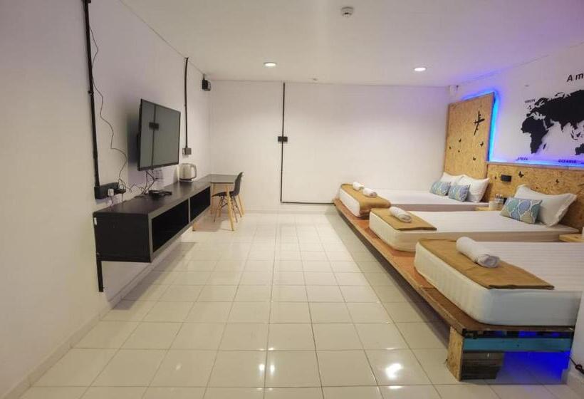 חדר סופריור לארבעה, Riverbank Dungun Guesthouse & Cafe