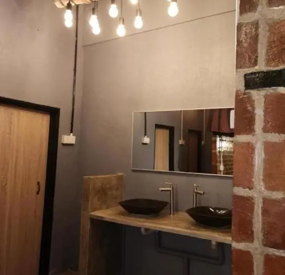 ルームシェアのワンベッド, Riverbank Dungun Guesthouse & Cafe