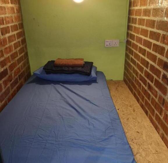 מיטה בחדר משותף, Riverbank Dungun Guesthouse & Cafe