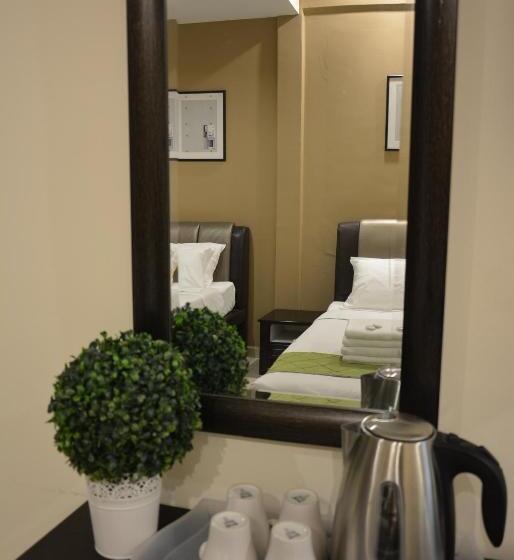 غرفة عائلية, The Baiti