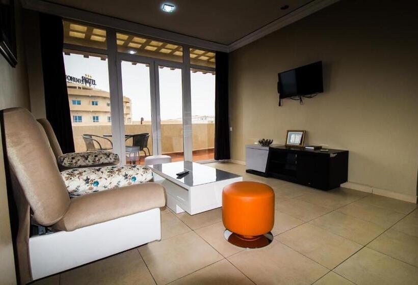 بانگلوی استاندارد, Complexe Touristique Bouzour