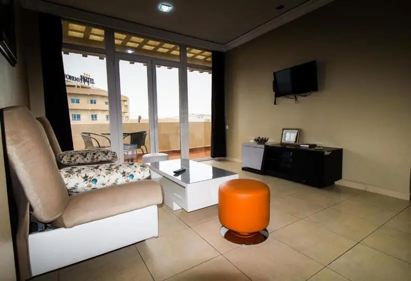 بانگلوی استاندارد, Complexe Touristique Bouzour
