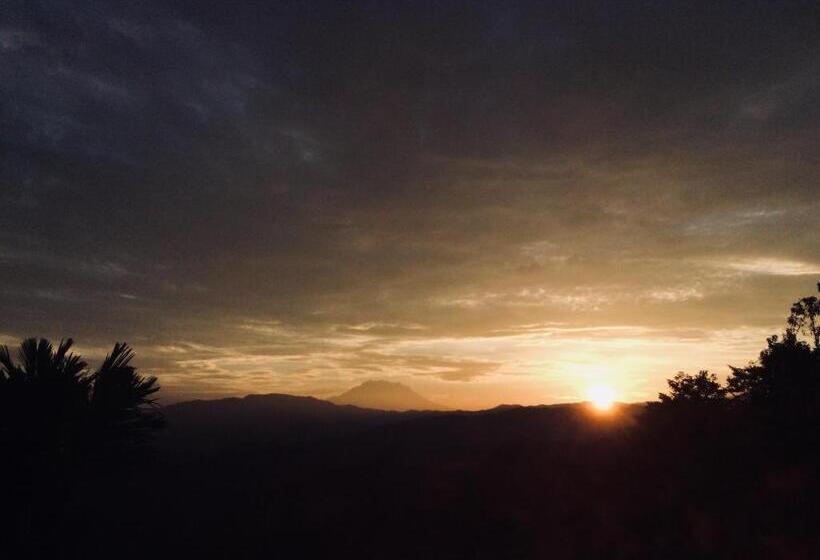 غرفة ديلوكس مزودة بشرفة, Sinurambi Bed & Breakfast   Mills Residence