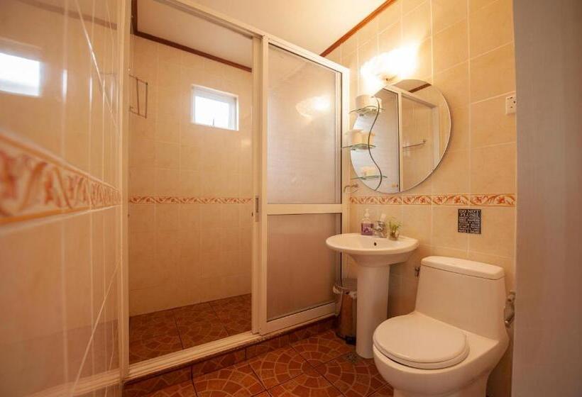 غرفة ديلوكس مزودة بشرفة, Sinurambi Bed & Breakfast   Mills Residence