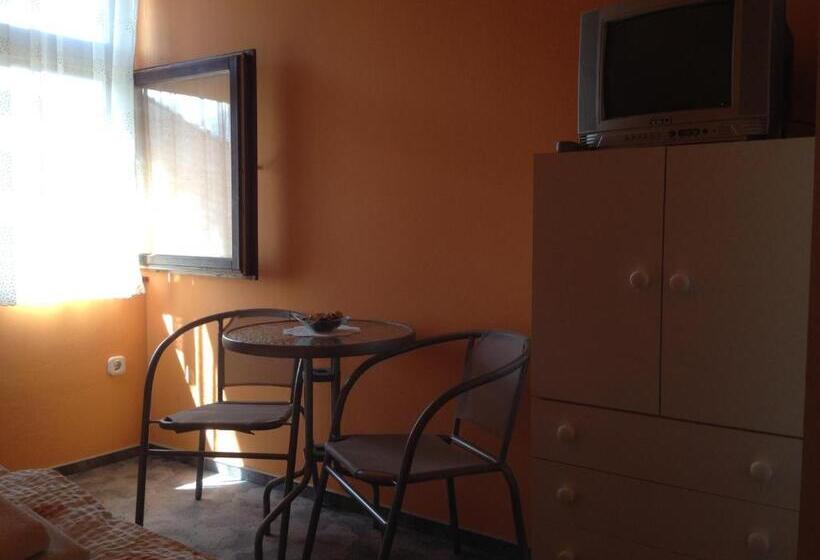 Номер Стандарт, Korona Panzió